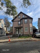 28 Verndale Ave in Providence, RI - Building Photo