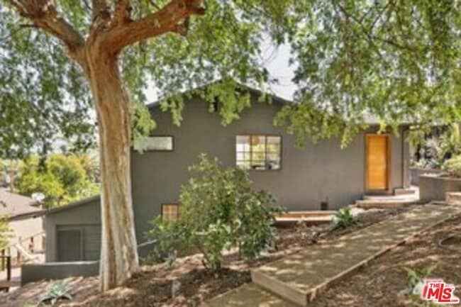 2467 Silver Ridge Ave in Los Angeles, CA - Building Photo - Building Photo