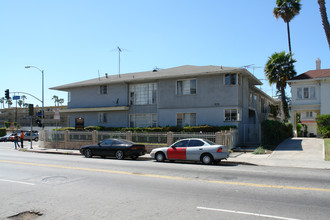 3901 W 4th St in Los Angeles, CA - Building Photo - Building Photo