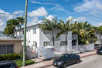 8430 Harding Ave in Miami Beach, FL - Building Photo - Primary Photo