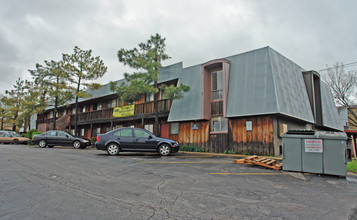 Pinewood Apartments in Tulsa, OK - Building Photo - Building Photo