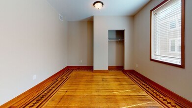 1055 13th Ave SE in Minneapolis, MN - Building Photo - Building Photo