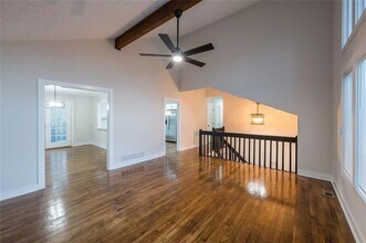 237 Park Ave in Woodstock, GA - Foto de edificio - Building Photo