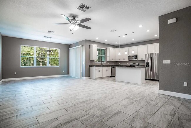 2011 Lunn Landings Dr in Lakeland, FL - Building Photo - Building Photo