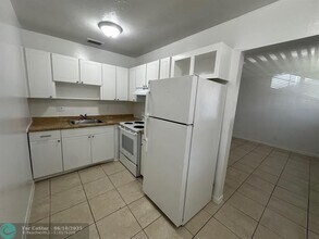 6050 NW 8th St in Margate, FL - Building Photo - Building Photo