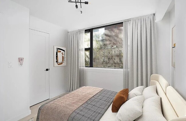 243 E Broadway in New York, NY - Building Photo - Building Photo