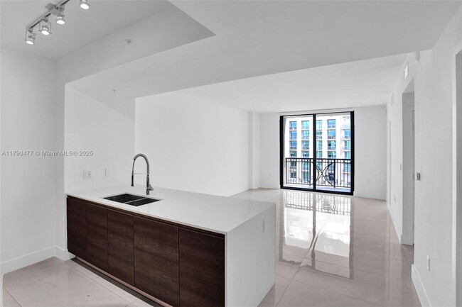 301 Altara Ave in Coral Gables, FL - Building Photo - Building Photo
