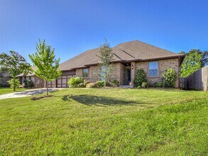 2701 Hermoso Cir in Edmond, OK - Building Photo - Building Photo