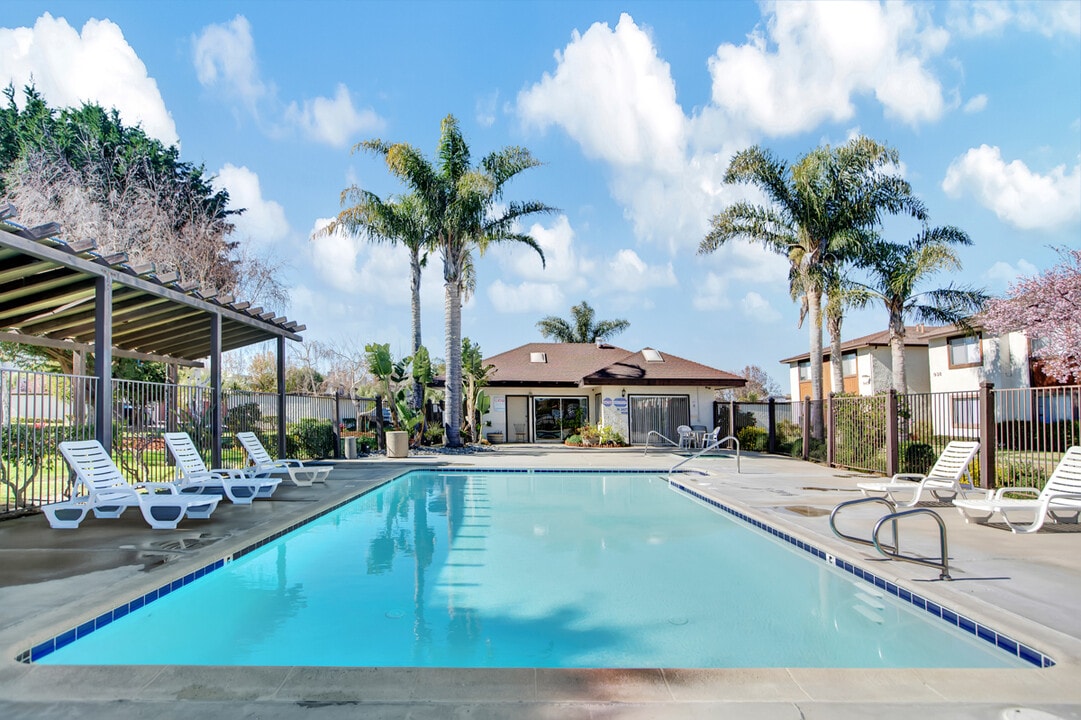 Chestnut Village in Lompoc, CA - Foto de edificio