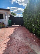 10020 SW 213th Terrace in Cutler Bay, FL - Building Photo