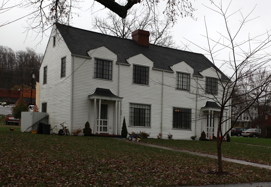 546-568 Lowe St in Buchanan, VA - Building Photo