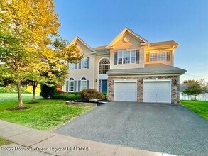 24 Skurka Ct in Sayreville, NJ - Building Photo - Building Photo