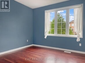 26 Millcliff Cir in Aurora, ON - Building Photo - Building Photo