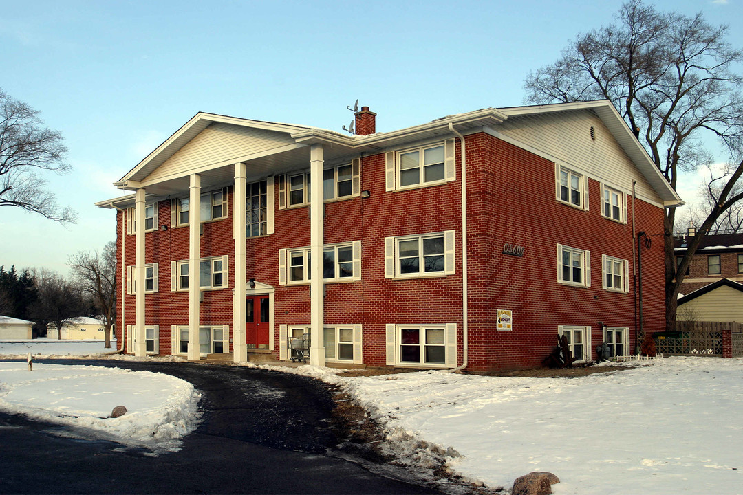 600-610 S York St in Elmhurst, IL - Foto de edificio