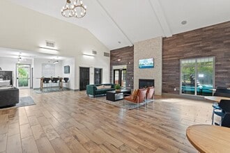 SomerHill Farms Apartments in Gainesville, VA - Foto de edificio - Building Photo