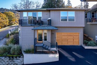 418 Bluff Rd in Hood River, OR - Building Photo - Building Photo