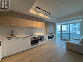 1050 Eastern Ave in Toronto, ON - Building Photo - Building Photo