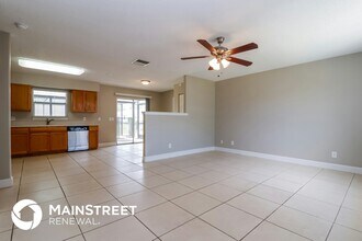 18529 Phlox Dr in Ft. Myers, FL - Foto de edificio - Building Photo