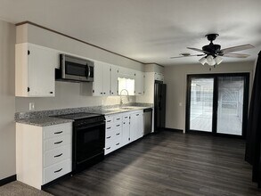 260 Mark Twain Dr in Reeds Spring, MO - Building Photo - Building Photo