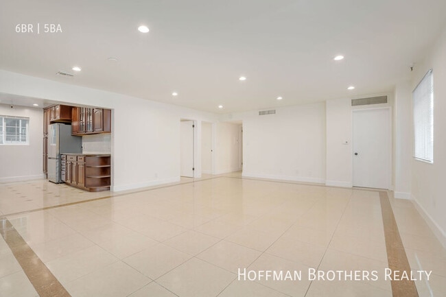 317 S Hamel Rd in Los Angeles, CA - Building Photo - Building Photo