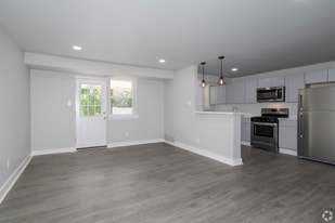 3241 Hulmeville Rd, Unit B20 in Bensalem, PA - Building Photo