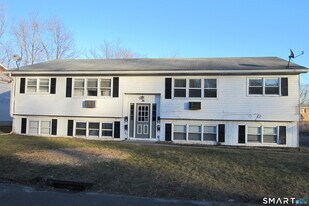 26 Elmview Cir in Waterbury, CT - Building Photo