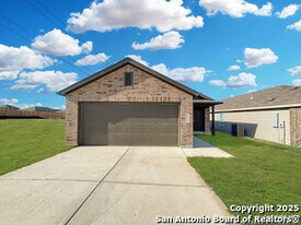 534 Chevre Rd in New Braunfels, TX - Building Photo