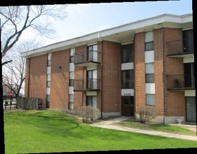 Damen Court Apartments in Chicago, IL - Foto de edificio - Building Photo