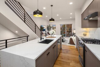 9709 Roosevelt Way NE in Seattle, WA - Building Photo - Building Photo