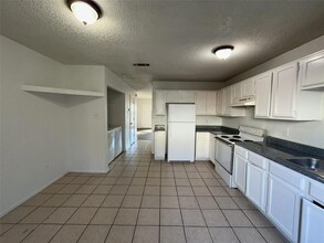 10500 Lake June Rd, Unit H1 in Dallas, TX - Building Photo - Building Photo