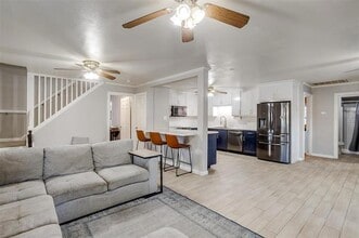 1633 Trinity View St in Irving, TX - Building Photo - Building Photo