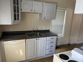 658 Old West Central St in Franklin, MA - Building Photo - Building Photo