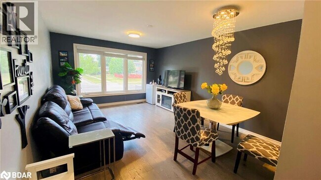 1601 Sandgate Crescent in Mississauga, ON - Building Photo - Building Photo