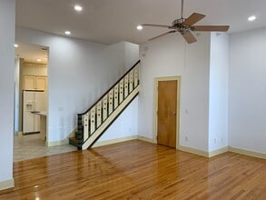 515 N Main St, Unit 2 in Bloomington, IL - Building Photo - Building Photo