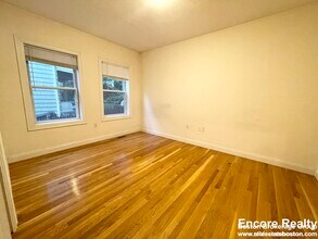 128 Hillside St in Boston, MA - Building Photo - Building Photo
