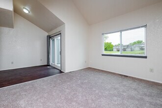 Bryant Manor in Kansas City, KS - Building Photo - Interior Photo