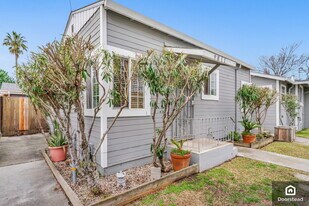 9811 Olive St in Oakland, CA - Building Photo