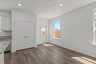 612 Rustic Grv in Boerne, TX - Building Photo - Building Photo