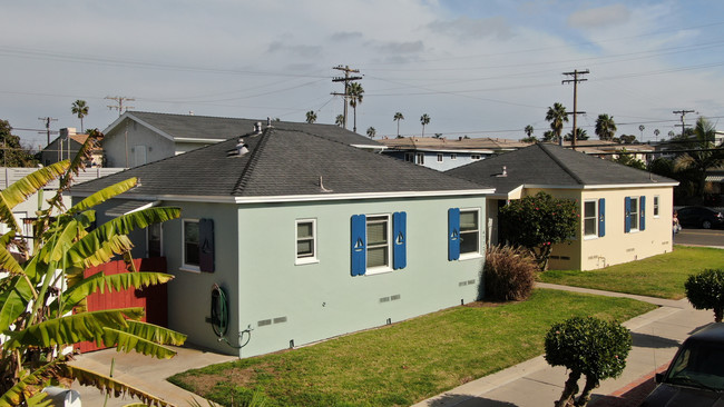 4704-12 Long Branch Ave in San Diego, CA - Foto de edificio - Building Photo