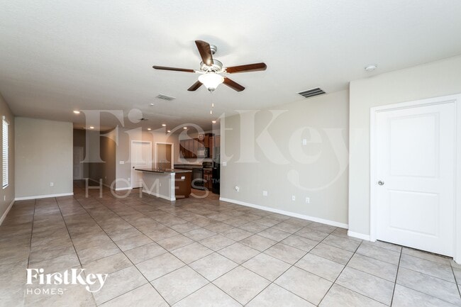138 Cascade Bend Dr in Ruskin, FL - Foto de edificio - Building Photo