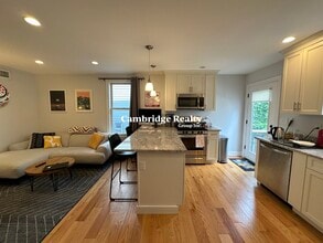 37 Porter St, Unit 1 in Cambridge, MA - Building Photo - Building Photo