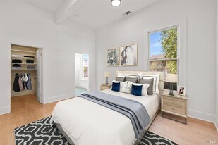 1533 Allyn Ave in St Helena, CA - Building Photo