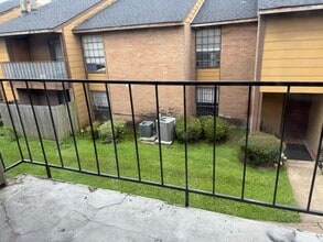 9090 S Braeswood Blvd in Houston, TX - Building Photo - Building Photo