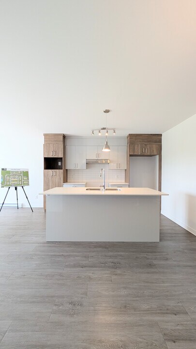 350 rue Angele-Chartrand, Unit 2b2b in Laval, QC - Building Photo