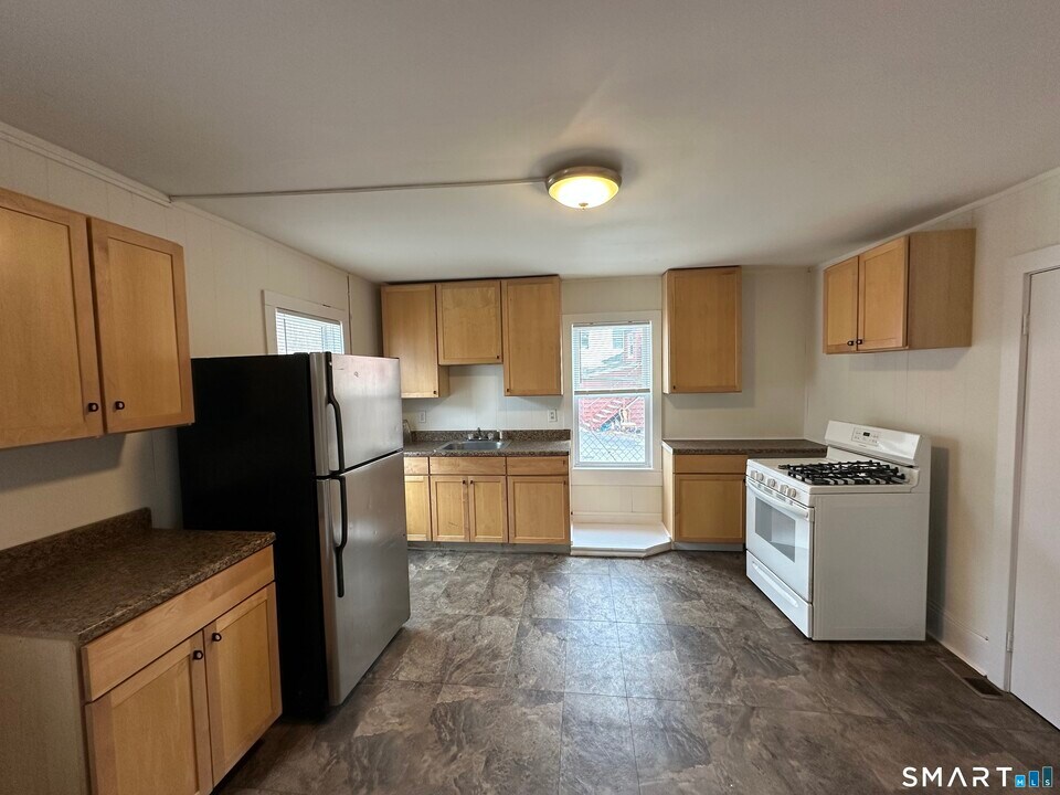 162 Norwich Ave in Norwich, CT - Building Photo