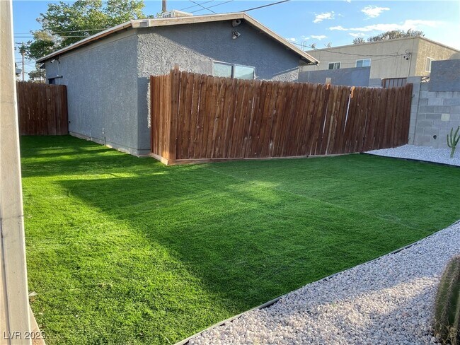 property at 2329 N Mallard St