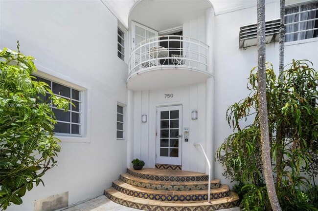 750 Española Wy in Miami Beach, FL - Building Photo - Building Photo