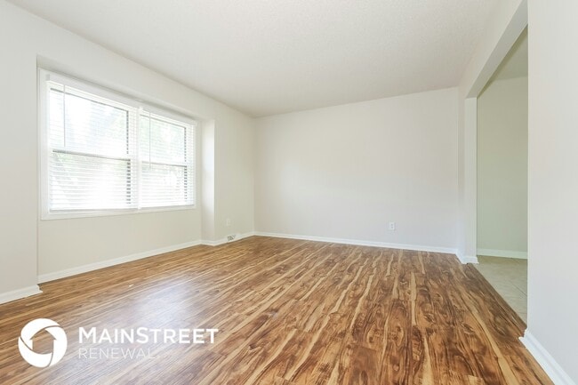 6924 NW Pleasant View Dr in Parkville, MO - Foto de edificio - Building Photo