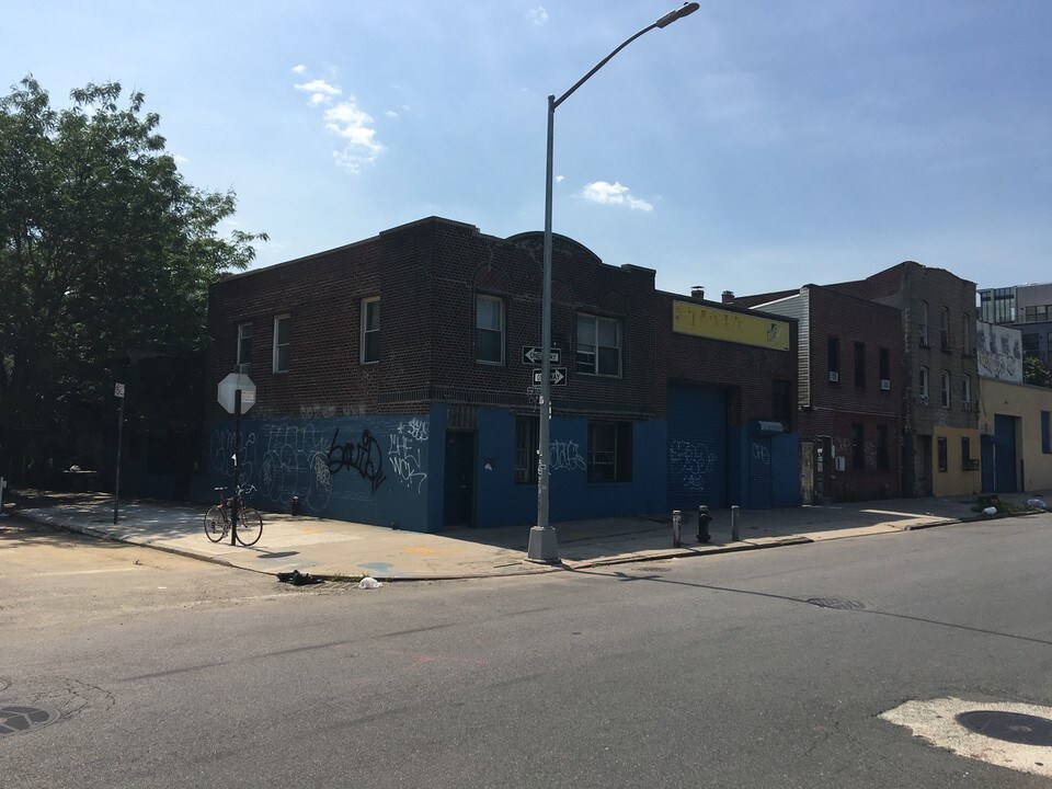 426-430 Rodney St in Brooklyn, NY - Building Photo