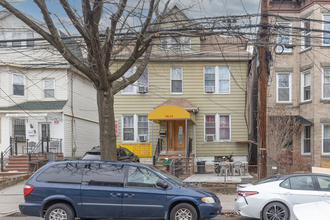 New Elmhurst Lodge Inc. in Flushing, NY - Foto de edificio - Building Photo